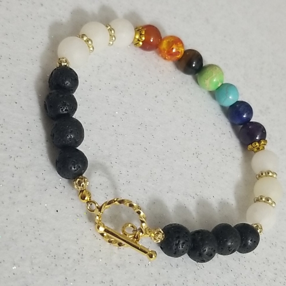 7 Chakra stone, white quartz beaded bracelet - Picture 4 of 8